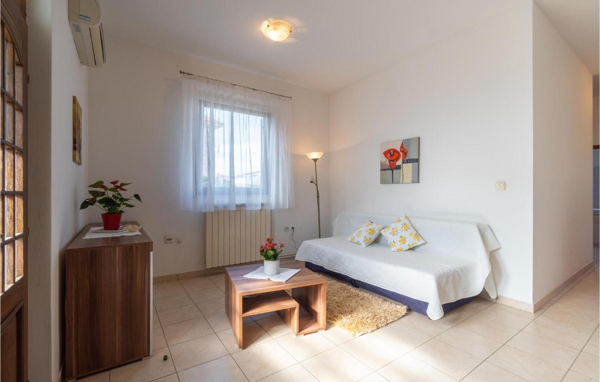 Awesome Apartment In Pula With Wifi Экстерьер фото